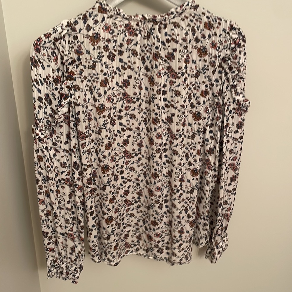 Cream and floral Loft EUC ruffle long sleeve - Picture 7 of 7